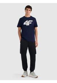 4f - 4F T-shirt regular z nadrukiem męski - granatowy 3XL. Okazja: na co dzień. Kolor: niebieski. Wzór: nadruk. Styl: casual