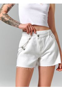 Sinsay - Szorty jeansowe - biały. Kolor: biały. Materiał: jeans #1