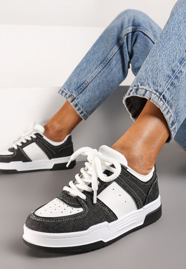 Born2be - Czarno-Białe Sneakersy do Kostki z Ekoskóry na Grubej Płaskiej Podeszwie ze Sznurowaniami Uziliana. Nosek buta: okrągły. Zapięcie: sznurówki. Kolor: czarny. Materiał: materiał. Obcas: na obcasie. Wysokość obcasa: niski