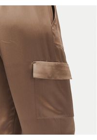Guess Spodnie materiałowe W5GB08 WG7C0 Brązowy Slim Fit. Kolor: brązowy. Materiał: akryl #5