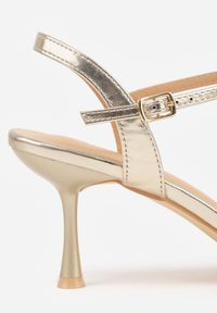 Born2be - Złote Sandały z Ekoskóry na Cienkiej Szpilce z Regulowanym Paskiem przy Kostce Mariqua. Okazja: na randkę, na ślub cywilny, na wesele. Zapięcie: pasek. Kolor: złoty. Obcas: na szpilce #7