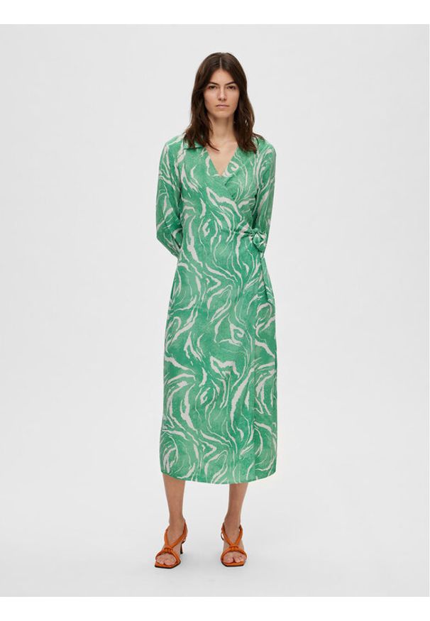 Selected Femme Sukienka 16089030 Zielony Regular Fit. Kolor: zielony. Materiał: wiskoza
