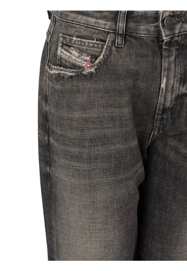 Diesel Szorty "De-Lily" | A04747-09A81 | Kobieta | Czarny, Grafitowy. Okazja: na co dzień, na spacer. Kolor: szary, wielokolorowy, czarny. Materiał: bawełna. Długość: długie. Sezon: lato. Styl: casual, elegancki