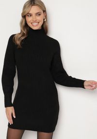 Born2be - Czarna Sweterkowa Sukienka z Półgolfem i Wełną o Pudełkowym Kroju Norienne. Okazja: na co dzień. Kolor: czarny. Materiał: wełna. Długość rękawa: długi rękaw. Styl: casual, elegancki #4