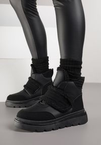 Born2be - Czarne Śniegowce z Przeszyciami i Futerkiem Newella. Okazja: na co dzień. Zapięcie: rzepy. Kolor: czarny. Materiał: futro. Styl: klasyczny, casual, elegancki #2