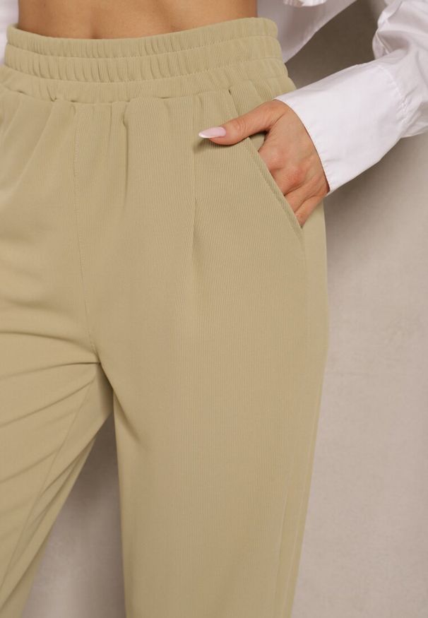 Renee - Jasnozielone Spodnie High Waist z Gumką w Talii Teniela. Stan: podwyższony. Kolor: zielony. Styl: elegancki