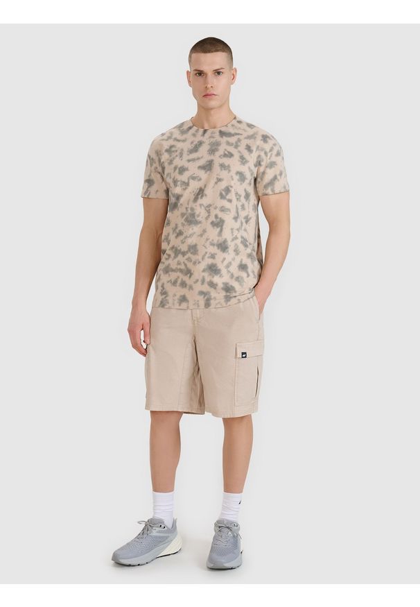 4f - 4F Spodenki casual cargo męskie - beżowe XL. Kolor: beżowy. Materiał: tkanina, bawełna, materiał. Długość: krótkie