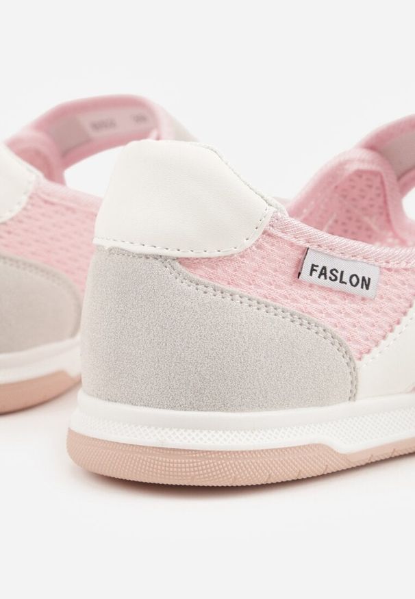 Renee - Różowe Tenisówki Typu Sneakeriny Ozdobione Napisem Emirinne. Okazja: na co dzień. Zapięcie: rzepy. Kolor: różowy. Wzór: napisy, aplikacja. Styl: sportowy, casual