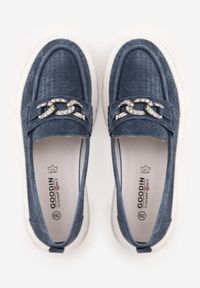 Renee - Granatowe Perforowane Mokasyny ze Skóry Naturalnej z Aplikacją na Platformie Heilarta. Kolor: niebieski. Materiał: skóra. Szerokość cholewki: normalna. Wzór: aplikacja. Obcas: na platformie #5