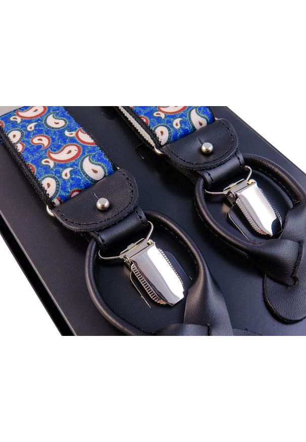 Modini - Niebiesko-czerwone szelki we wzór paisley na żabki i na guziki G61. Kolor: wielokolorowy, czerwony, niebieski. Materiał: skóra, guma. Wzór: paisley