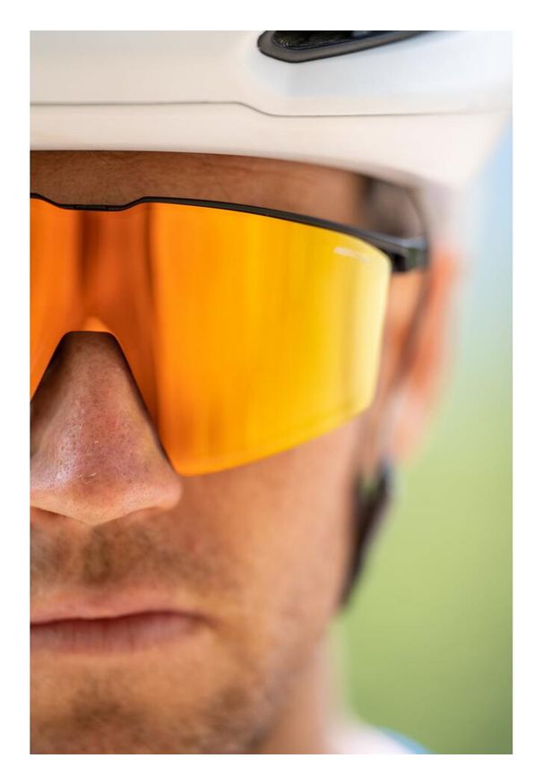JULBO - Okulary rowerowe Julbo Edge czarny fotochrom Reactiv Light Amplifier kat.1-3. Kolor: fioletowy, wielokolorowy, czarny. Sport: turystyka piesza