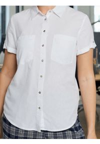 Sinsay - Wiskozowa koszula z krótkim rękawem - biały. Kolor: biały. Materiał: wiskoza. Długość rękawa: krótki rękaw. Długość: krótkie