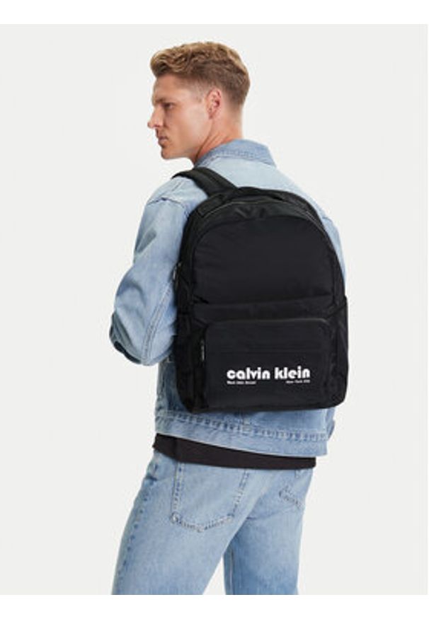 Calvin Klein Jeans Plecak Ckj Graphic Ck Multi Funct Backp LV04G3162G Czarny. Kolor: czarny. Materiał: materiał