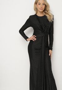 Born2be - Czarna Sukienka Koktajlowa o Dopasowanym Kroju z Cyrkoniami i Marszczeniem w Talii Issalina. Okazja: na imprezę. Kolor: czarny. Długość rękawa: długi rękaw. Wzór: aplikacja. Typ sukienki: dopasowane. Styl: wizytowy #6
