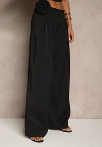Renee - Czarne Spodnie o Szerokim Kroju High Waist z Kwiatem 3D Firalisse. Okazja: na co dzień. Stan: podwyższony. Kolor: czarny. Wzór: kwiaty. Styl: klasyczny, elegancki, casual #3