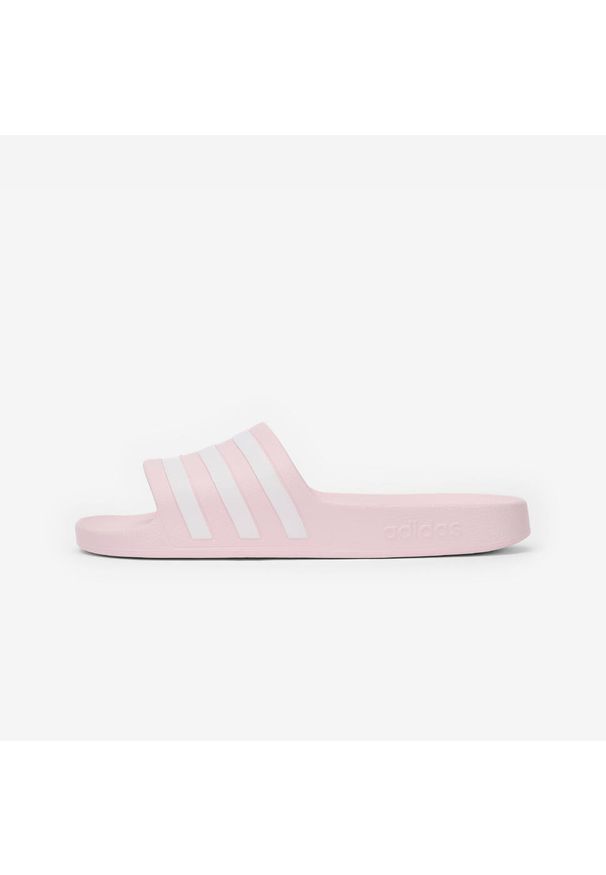 Adidas - Klapki basenowe ADIDAS Adilette Aqua. Kolor: biały, różowy, wielokolorowy. Materiał: materiał. Styl: sportowy, elegancki
