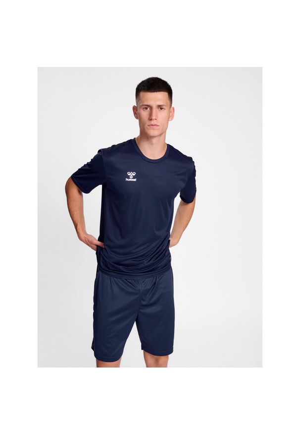 Niezbędna koszulka Hummel. Kolor: niebieski. Materiał: jersey. Sport: piłka nożna