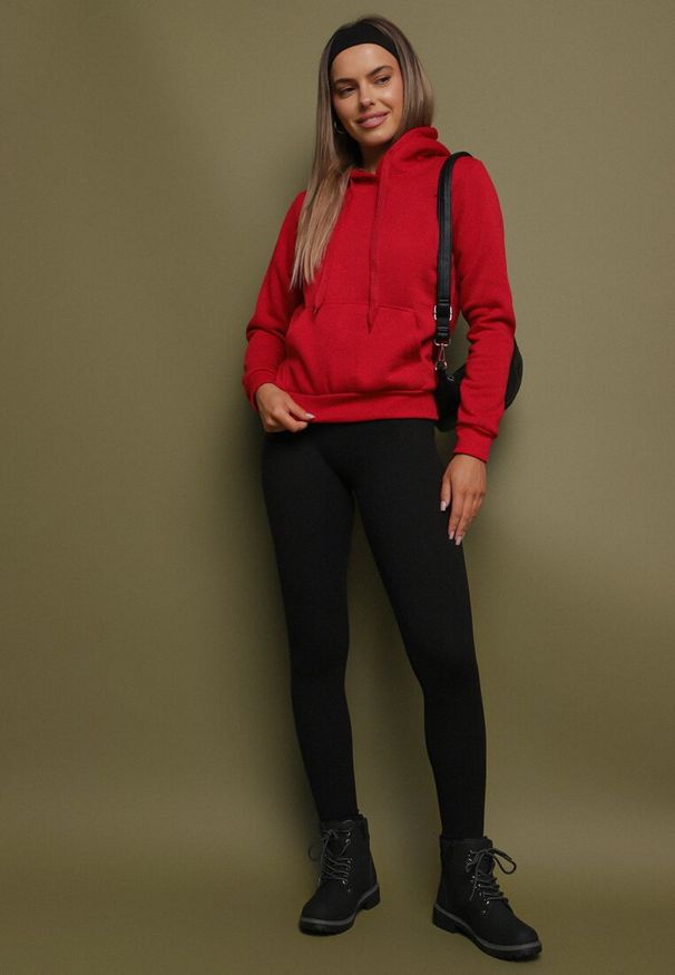 Born2be - Czerwona Bluza z Kapturem Kasseia. Typ kołnierza: kaptur. Kolor: czerwony. Materiał: polar, dzianina. Styl: klasyczny