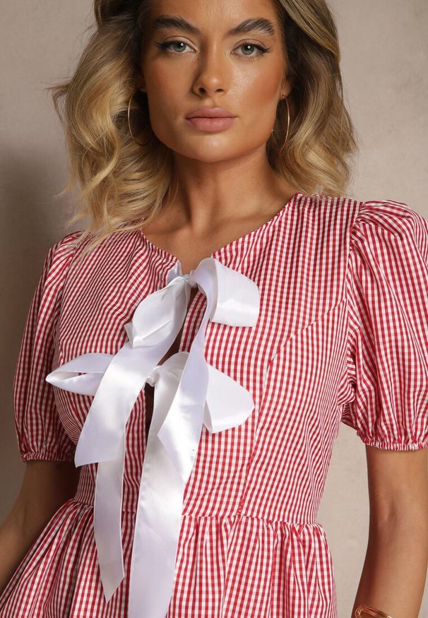 Renee - Czerwona Retro Sukienka w Kratkę Vichy o Rozkloszowanym Kroju z Wiązaniem Temarea. Okazja: na co dzień. Kolor: czerwony. Materiał: jeans. Wzór: kratka. Typ sukienki: rozkloszowane. Styl: retro