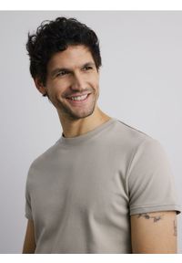 Reserved - T-shirt slim fit - beżowy. Kolor: beżowy. Materiał: dzianina, bawełna #1
