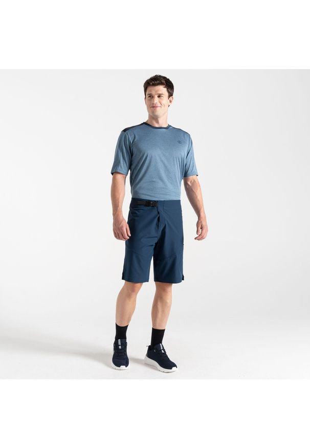 DARE 2B - Spodenki fitness męskie Dare 2b Duration II. Kolor: wielokolorowy, brązowy, zielony. Długość: krótkie. Sezon: lato. Sport: fitness