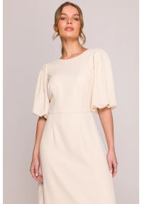 Stylove - Elegancka sukienka koktajlowa z bufiastymi rękawami kremowa. Okazja: na ślub cywilny, na imprezę, na wesele. Kolor: kremowy. Materiał: materiał, elastan. Długość rękawa: krótki rękaw. Sezon: lato. Typ sukienki: rozkloszowane. Styl: wizytowy, elegancki. Długość: midi #4
