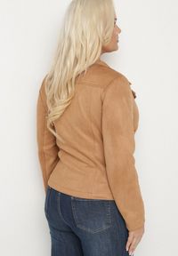 Born2be - Beżowa Kurtka Ramoneska z Imitacji Zamszu z Asymetrycznym Suwakiem Maisen. Kolekcja: plus size. Kolor: beżowy. Materiał: zamsz #4