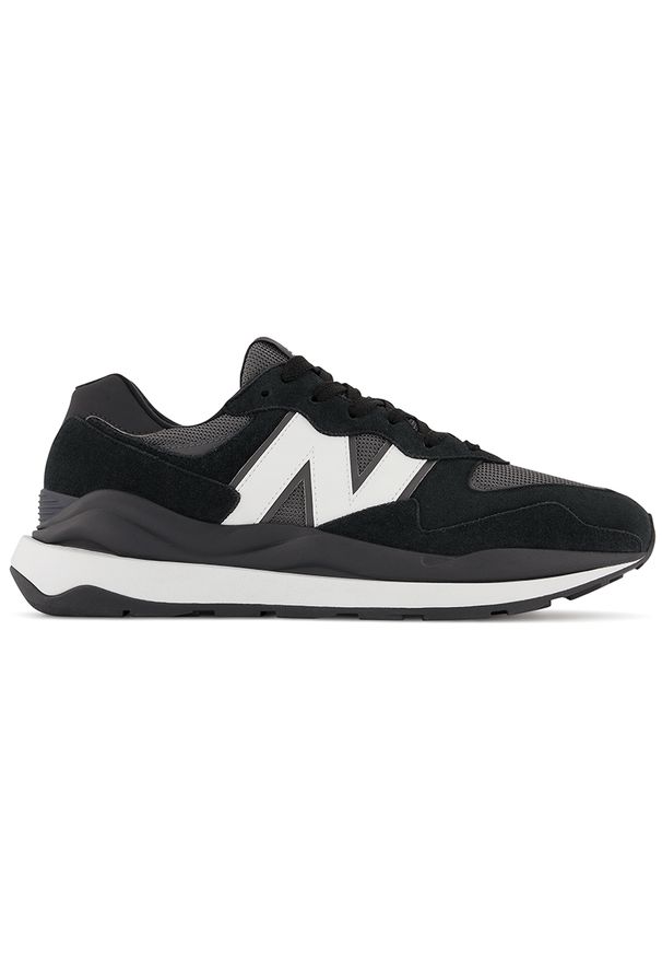 Buty New Balance M5740CBA - czarne. Okazja: na co dzień. Kolor: czarny. Materiał: zamsz, skóra, guma. Szerokość cholewki: normalna