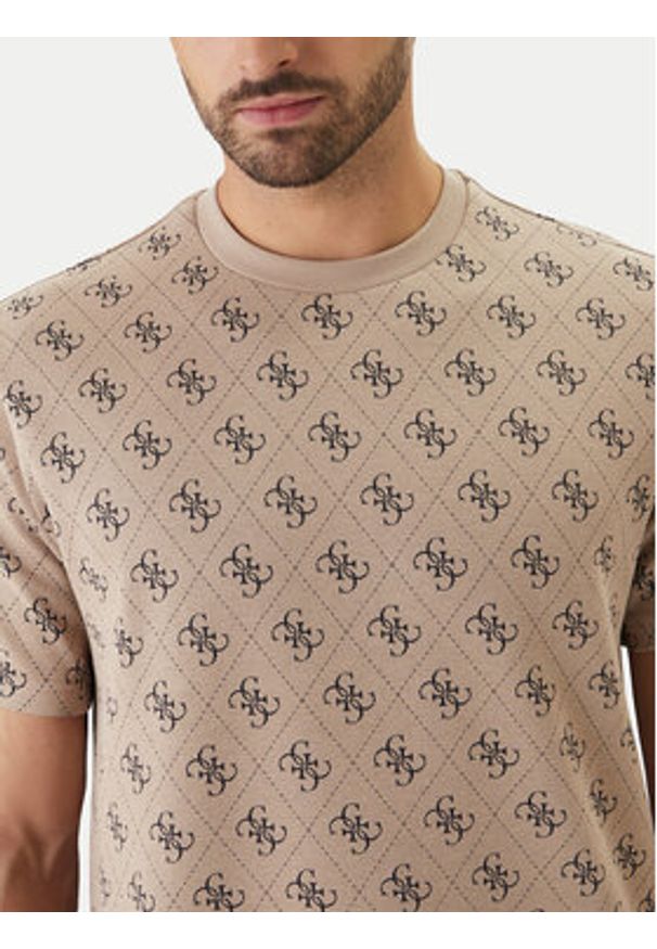 Guess T-Shirt M6GP34 K3200 Beżowy Relaxed Fit. Kolor: beżowy. Materiał: bawełna