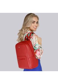 Wittchen - Damski plecak miejski prostokątny. Kolor: czerwony. Materiał: skóra ekologiczna. Wzór: paski. Styl: casual, elegancki #4
