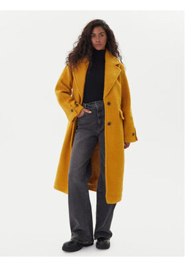 Vero Moda Płaszcz zimowy Anny Jolie 10333555 Żółty Regular Fit. Kolor: żółty. Materiał: syntetyk. Sezon: zima