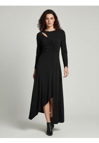 Sinsay - Sukienka midi z asymetrycznym dołem - czarny. Kolor: czarny. Typ sukienki: asymetryczne. Długość: midi #1