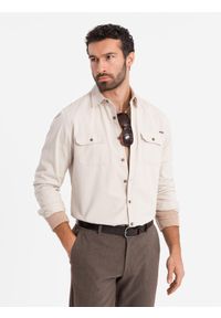 Ombre Clothing - Męska bawełniana koszula REGULAR FIT z kieszeniami zapinanymi na guziki - kremowa V1 - Rozmiar: S. Kolor: kremowy. Materiał: bawełna. Długość rękawa: długi rękaw. Długość: długie. Wzór: aplikacja