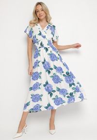Born2be - Niebiesko-Biała Kopertowa Sukienka z Bawełną w Kwiaty Tdivana. Okazja: na spacer. Typ kołnierza: dekolt w kształcie V. Kolor: niebieski. Materiał: bawełna. Wzór: kwiaty. Sezon: wiosna, lato. Typ sukienki: kopertowe. Styl: elegancki #7
