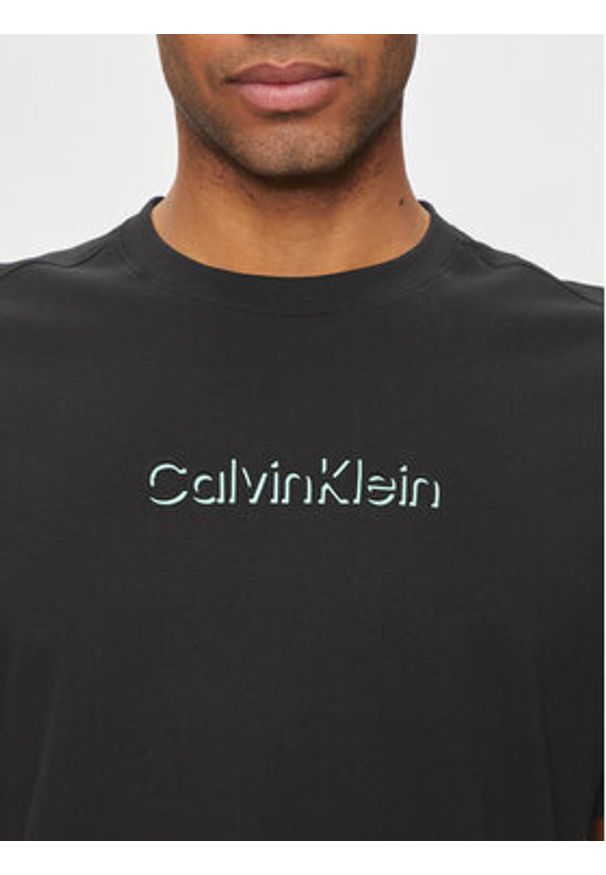 Calvin Klein T-Shirt Shadow Embosed Logo K10K113105 Czarny Regular Fit. Kolor: czarny. Materiał: bawełna