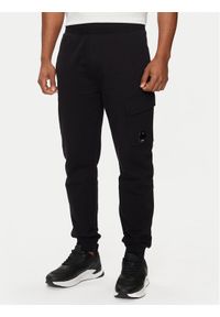 C.P. Company Spodnie dresowe 16CMSP017A005086W Czarny Regular Fit. Kolor: czarny. Materiał: bawełna