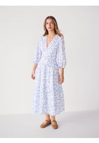 Reserved - Sukienka z kwiatowym wzorem - jasnoniebieski. Kolor: niebieski. Materiał: tkanina, bawełna. Wzór: kwiaty. Typ sukienki: proste