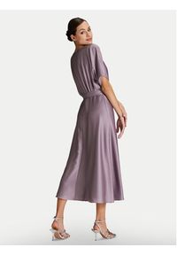 Swing Sukienka koktajlowa 5AH10200 Fioletowy Loose Fit. Kolor: fioletowy. Materiał: syntetyk. Styl: wizytowy #4