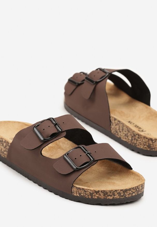 Born2be - Brązowe Klapki na Grubej Korkowej Podeszwie z Klamrami Fenirenna. Okazja: na co dzień. Kolor: brązowy. Styl: klasyczny, casual