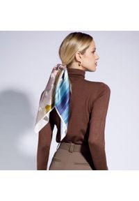Wittchen - Damska apaszka jedwabna wzorzysta duża. Okazja: na spotkanie biznesowe, na co dzień. Kolor: niebieski, wielokolorowy, szary. Materiał: jedwab. Sezon: lato. Styl: casual, elegancki, biznesowy #3
