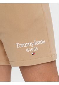 Tommy Jeans Szorty sportowe Tjm Entry Graphic DM0DM19153 Beżowy Regular Fit. Kolor: beżowy. Materiał: bawełna. Styl: sportowy