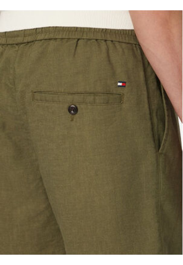 TOMMY HILFIGER - Tommy Hilfiger Szorty materiałowe Dover MW0MW44356 Zielony ciemny Regular Fit. Kolor: zielony. Materiał: len