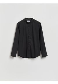 Reserved - Koszula slim fit ze stójką - czarny. Typ kołnierza: kołnierzyk stójkowy. Kolor: czarny. Materiał: tkanina, włókno #1