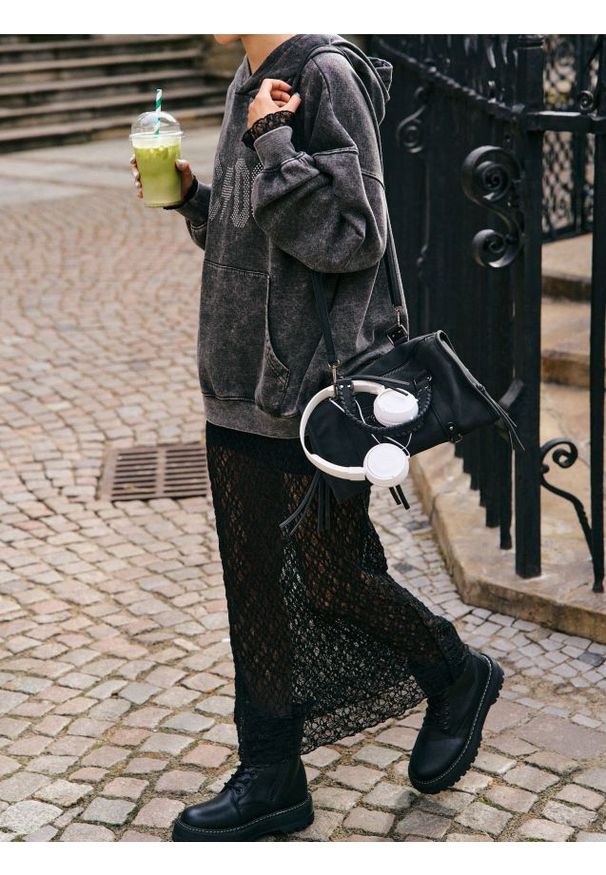 Sinsay - Sukienka maxi z ażurowym dołem - czarny. Kolor: czarny. Wzór: ażurowy. Długość: maxi