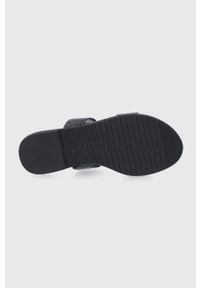 Calvin Klein Jeans Klapki YW0YW00141BDS damskie kolor czarny. Kolor: czarny. Materiał: materiał, skóra, guma. Wzór: gładki. Obcas: na obcasie. Wysokość obcasa: niski #5