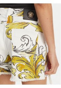 Versace Jeans Couture Szorty jeansowe 78HAD51B Biały Straight Fit. Kolor: biały. Materiał: bawełna