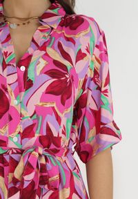 Born2be - Fuksjowa Koszulowa Sukienka z Wiskozy w Kwiaty i Wiązanym Paskiem Fstrid. Kolor: różowy. Materiał: wiskoza. Wzór: kwiaty. Typ sukienki: koszulowe #4