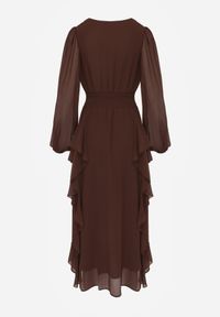 Born2be - Brązowa Romantyczna Sukienka Koktajlowa z Falbanami i Marszczeniem w Pasie Aranilla. Typ kołnierza: kołnierz z falbankami. Kolor: brązowy. Materiał: materiał, tkanina. Wzór: aplikacja, gładki. Typ sukienki: rozkloszowane. Styl: wizytowy #5