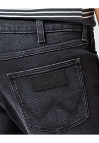 Wrangler - MĘSKIE SPODNIE JEANSOWE LARSTON NOCTURNAL 112355022