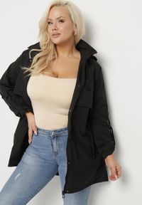 Born2be - Czarna Kurtka w Stylu Parki z Kapturem i Ściągaczem w Talii Efanelena. Okazja: na co dzień, na spacer. Typ kołnierza: kaptur. Kolekcja: plus size. Kolor: czarny. Materiał: jeans. Styl: casual, elegancki #7